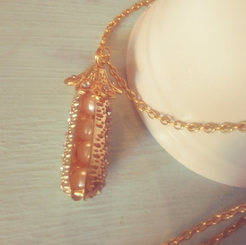 💛 Sweet Pea Necklace